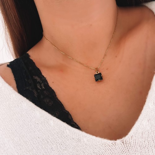 NASZYJNIK  ZE STALI CHIRURGICZNEJ ZAWIESZKA KRYSZTAŁEK KWADRAT KOLOR CZARNY