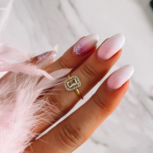 ZŁOTY PIERŚCIONEK Z PROSTOKĄTNYM OCZKIEM ZE STALI CHIRURGICZNEJ KRYSZTAŁKI 