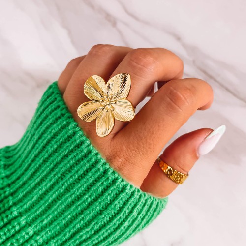 ZŁOTY PIERŚCIONEK ZE STALI CHIRURGICZNEJ Z KWIATEM 