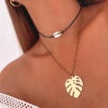 naszyjnik choker z muszelką na czarnym sznurku .jpg