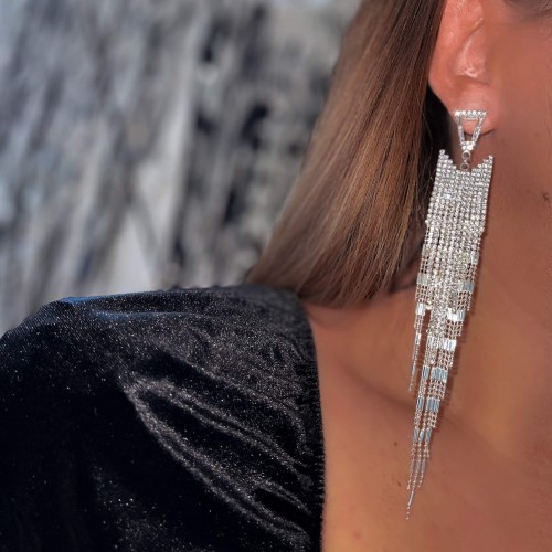 kolczyki wieczorowe długie wiszące kryształki cekiny kolor srebrny trójkąt  .jpg