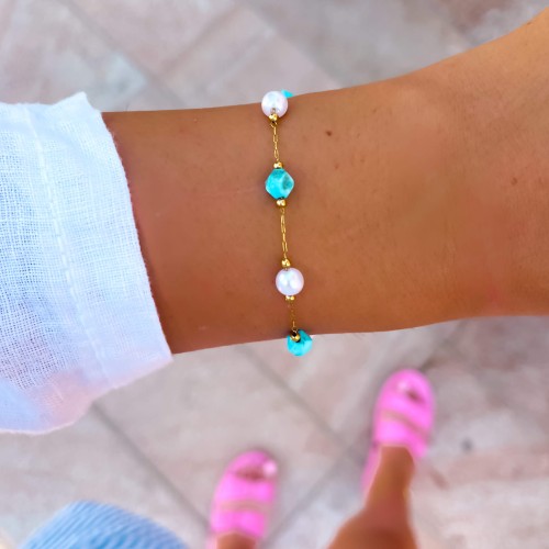 POZŁACANA LETNIA BRANSOLETKA ZE STALI CHIRURGICZNEJ Z TURKUSEM I PEREŁKAMI