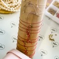 bransoletka na czerwonym sznurku stal kamień naturalny kryształ górski kwiatek
