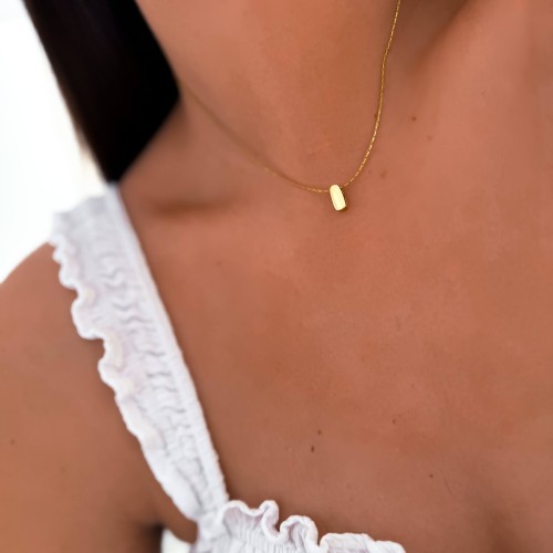 Dmuchana literka i ze stali chirurgicznej na złotym łańcuszku