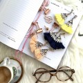 KOLCZYKI PUDROWE FRĘDZLE CHWOSTY KRYSZTAŁKI BOHO