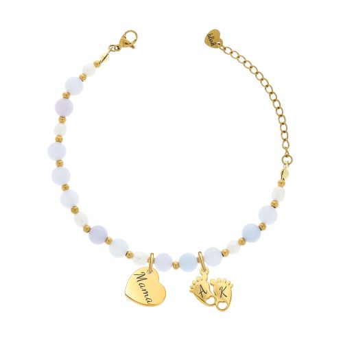 BRANSOLETKA PERSONALIZOWANA DLA MAMY – JADEIT I PERŁA HODOWLANA, STÓPKI Z INICJAŁAMI DZIECI I SERCE „MAMA”