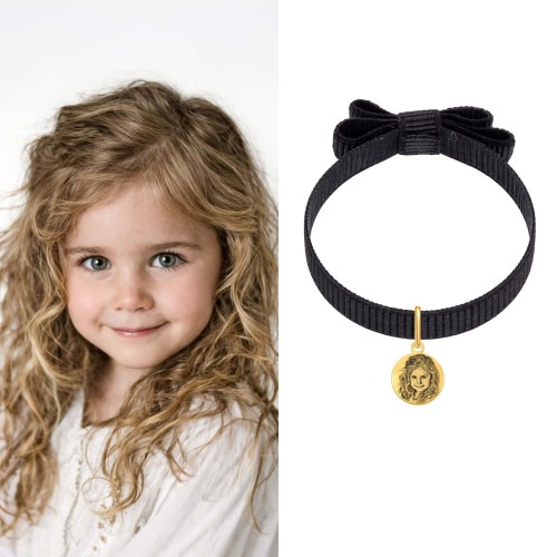 BRANSOLETKA NA CZARNEJ WSTĄŻCE KOKARDKA GRAWER ZE ZDJĘCIA DZIECKA DLA MAMY