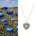 Naszyjnik serce z literą dla mamy – sekretnik z kwiatami