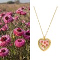 Naszyjnik dla mamy złote serce – sekretnik z inicjałami i kwiatami
