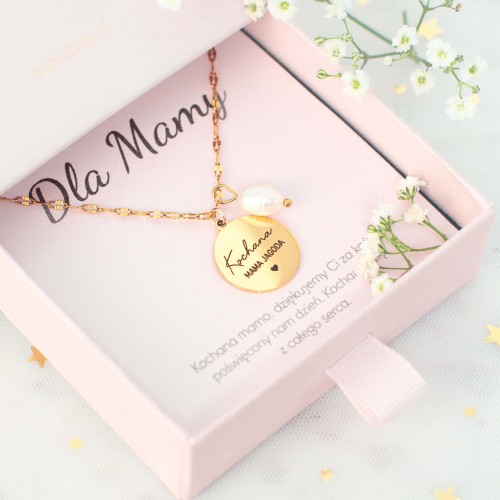 NASZYJNIK DLA MAMY ZŁOTY Z GRAWEREM DWUSTRONNYM I PERŁĄ HODOWLANĄ