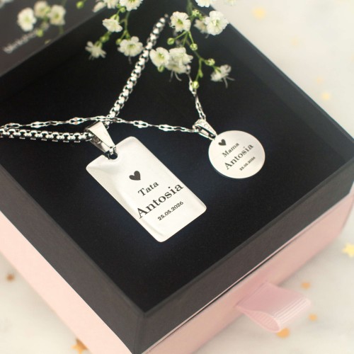 SREBRNY KOMPLET NASZYJNIKÓW DLA MAMY I TATY PERSONALIZOWANY GRAWER Z IMIENIEM I DATĄ DZIECKA PREZENT