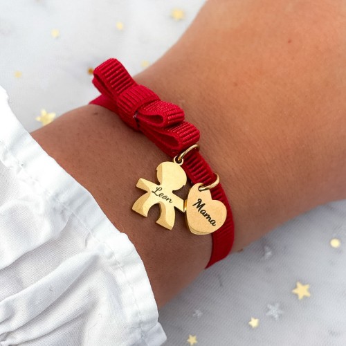 BRANSOLETKA PREZENT DLA MAMY Z GRAWEREM CZERWONA WSTĄŻKA KOKARKA ZAWIESZKA CHŁOPIEC