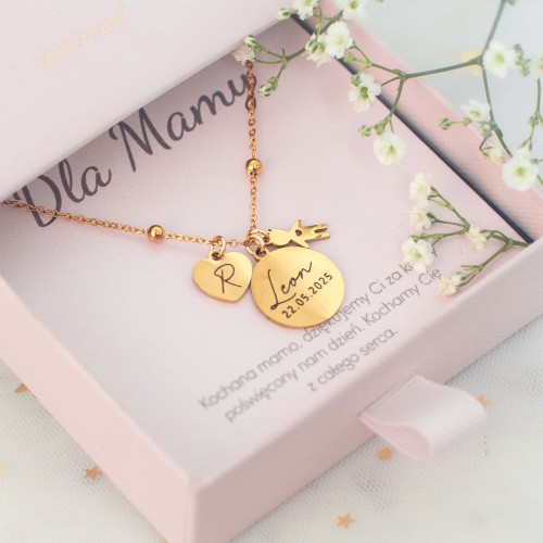 NASZYJNIK Z IMIENIEM I DATĄ URODZENIA DZIECKA PERSONALIZOWANY PREZENT DLA MAMY SYNKA