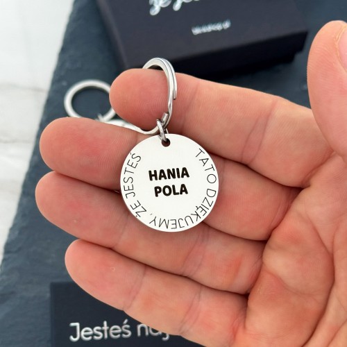 BRELOK DLA TATY Z IMIONAMI DZIECI – PERSONALIZOWANY GRAWER OKRĄGŁY PREZENT