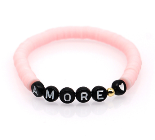 BRANSOLETKA RÓŻOWE KORALIKI BOHO LITERKI AMOUR.png