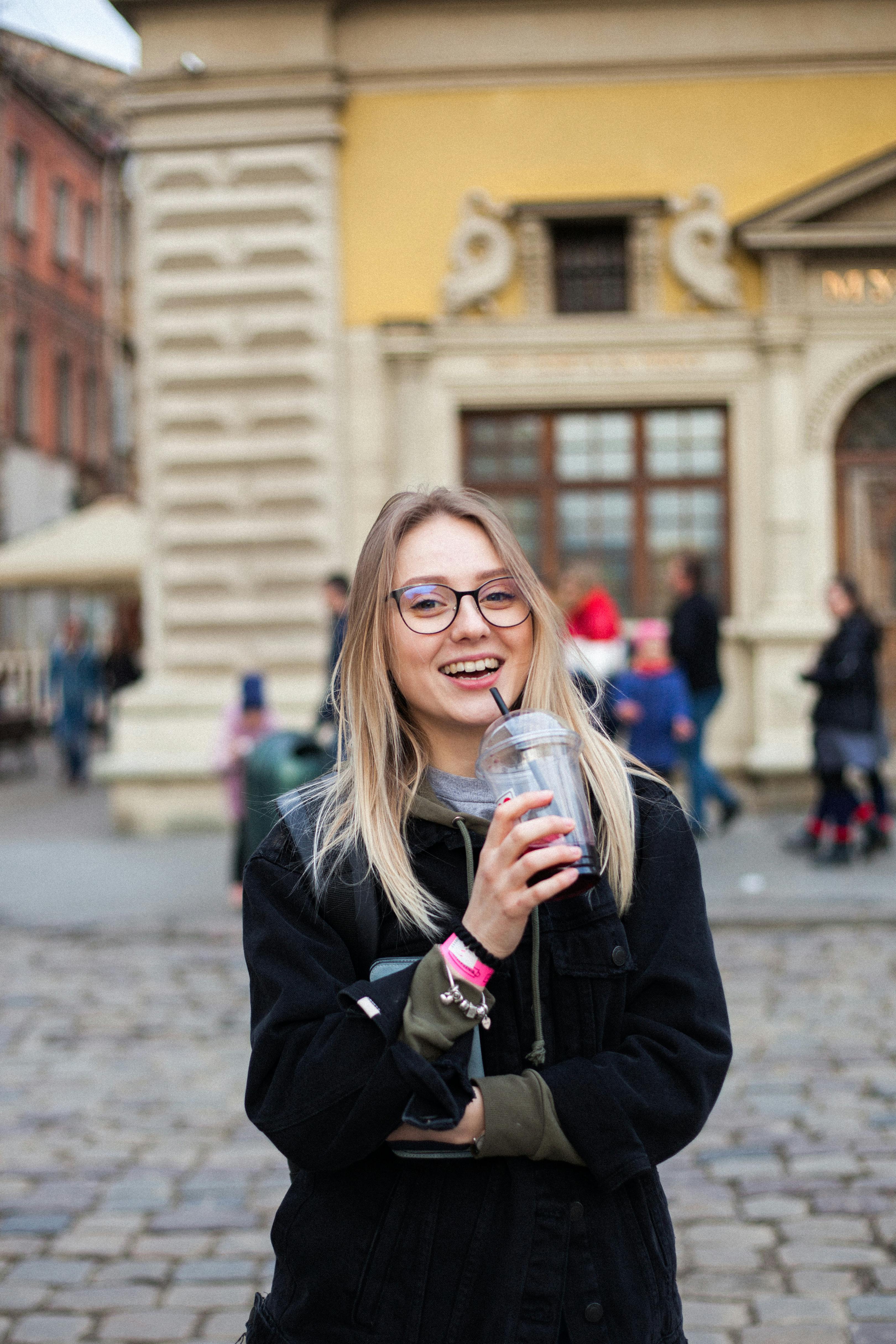 Biżuteria jako element self-care – dlaczego kupujemy ją dla siebie, a nie na okazję?